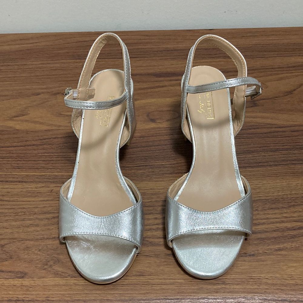 Ma+DE |94 Metallic Silver Leather Sandals with Curved Block Heel. Size 37.